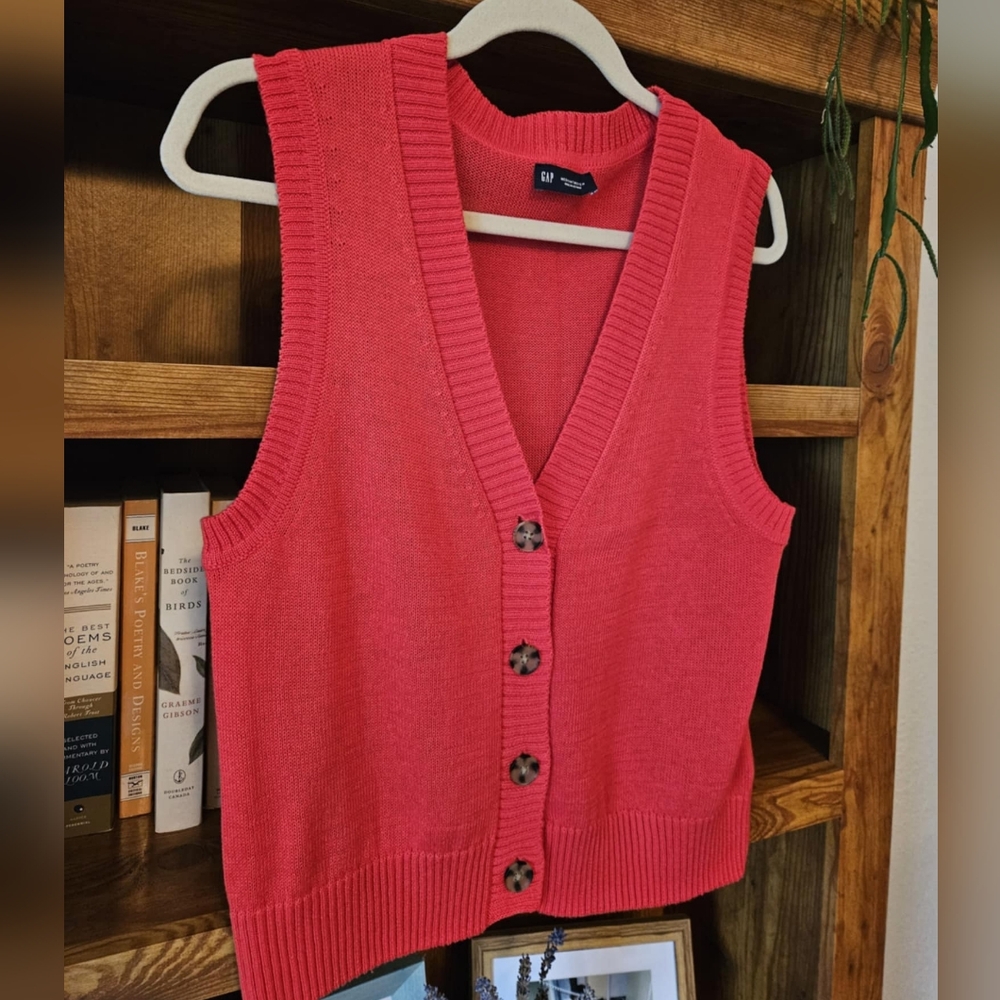 GAP red knit vest - Picture 2 of 6